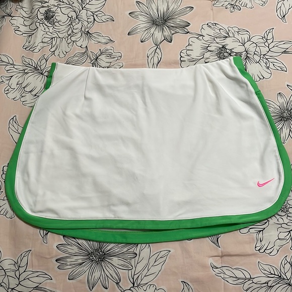 Nike Skirt - Picture 1 of 3